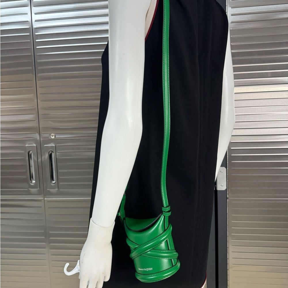 Alexander McQueen Bucket Mini Curve Green Bag - Picture 9 of 10